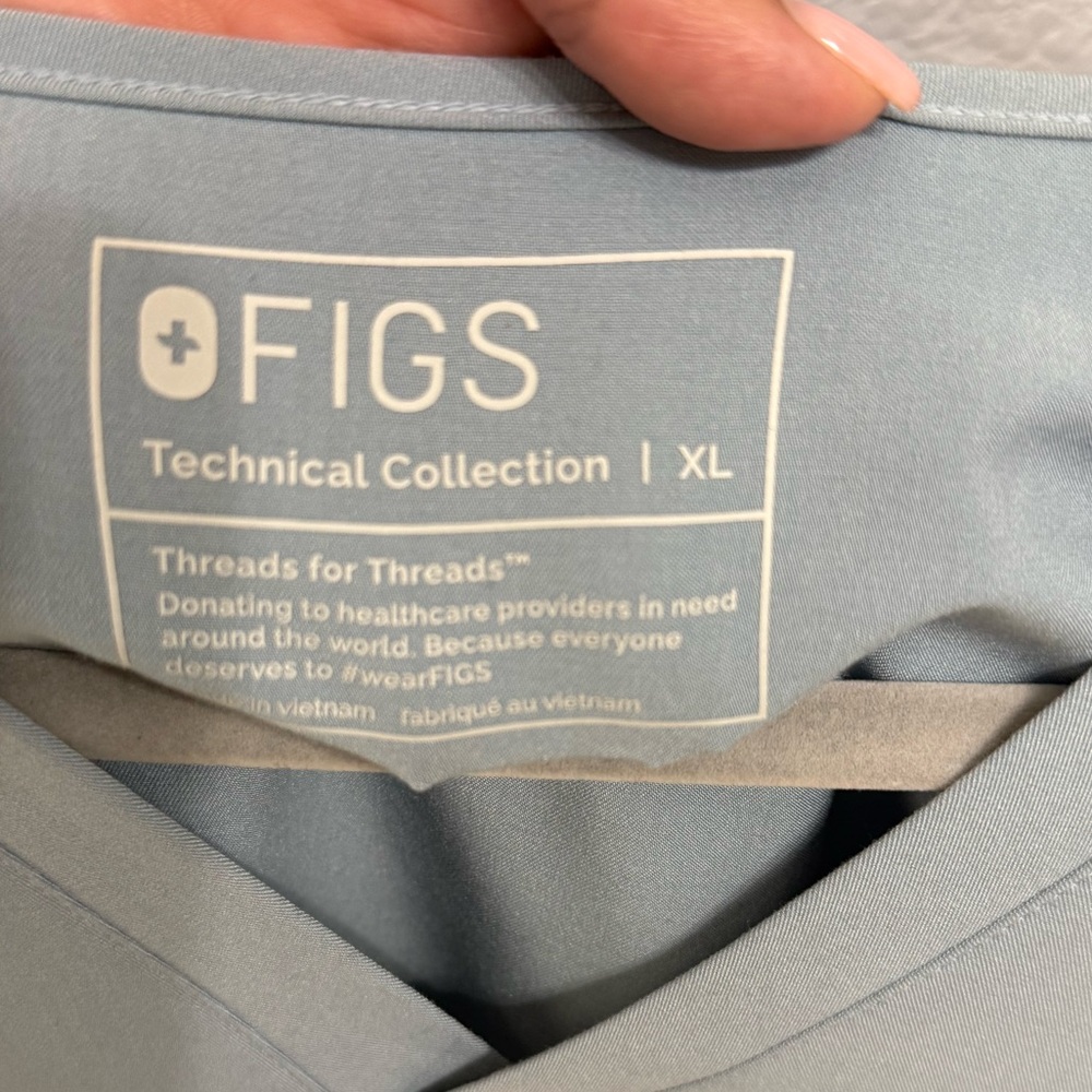 Figs Technical Collection Light Blue Scrub Top and Zamora jogger pants - Picture 2 of 3